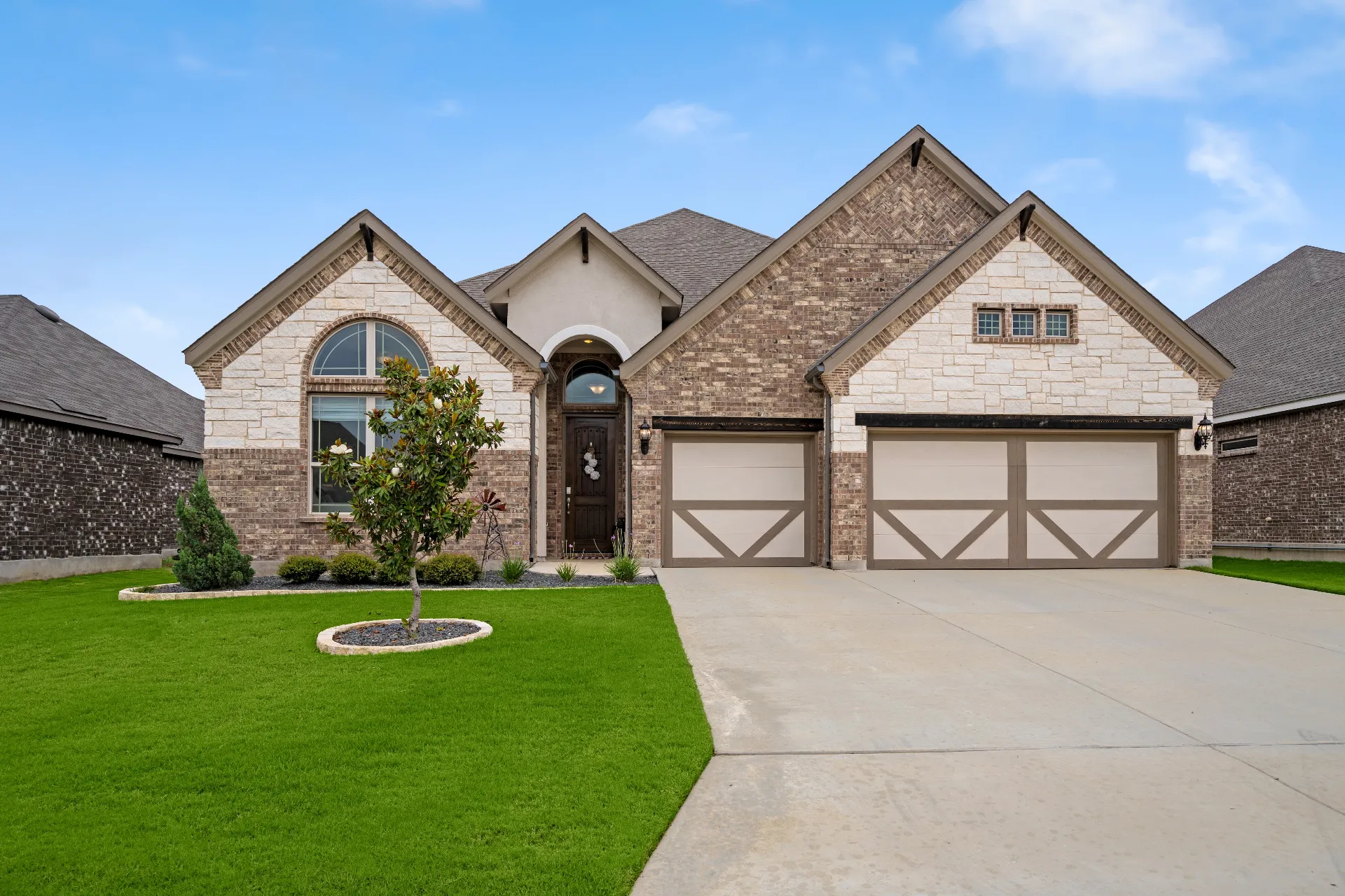 Professional exterior painting project in Dallas by That 1 Painter