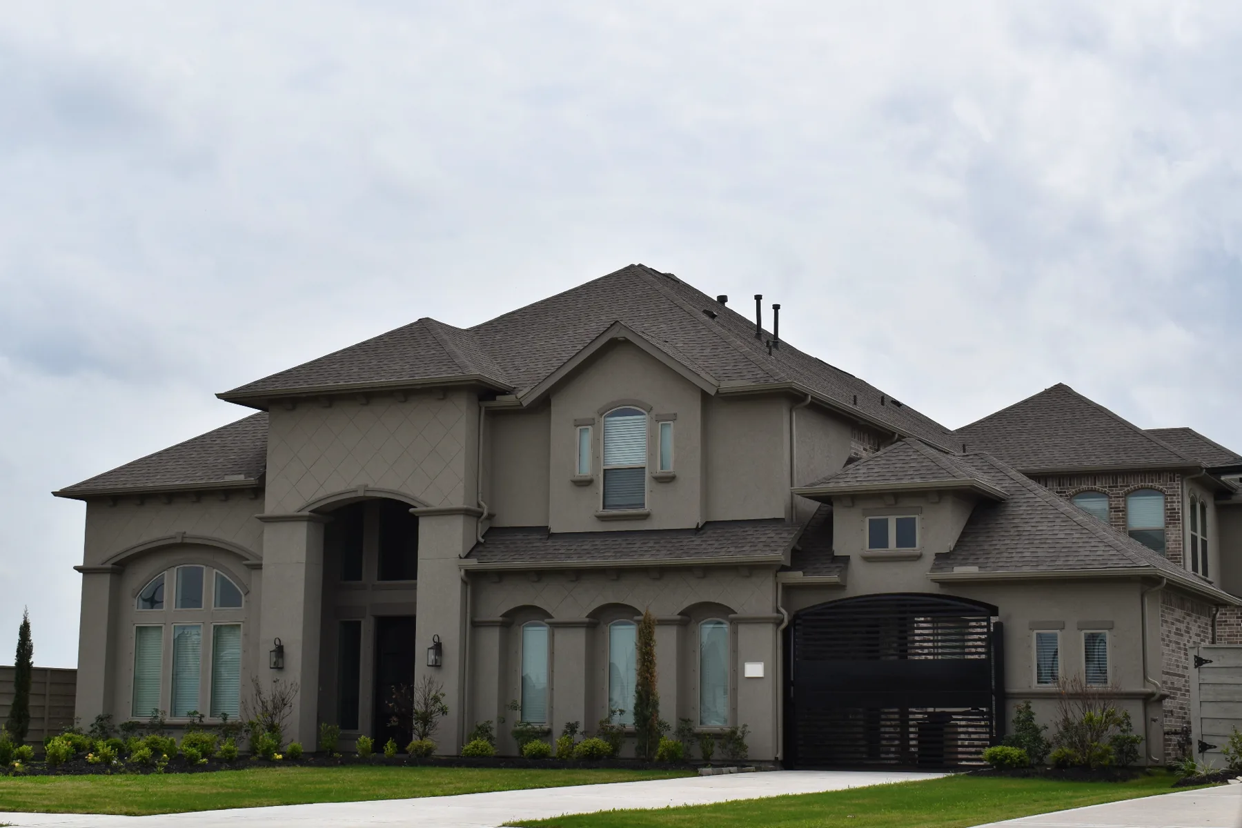 Professional exterior painting project in Houston by That 1 Painter