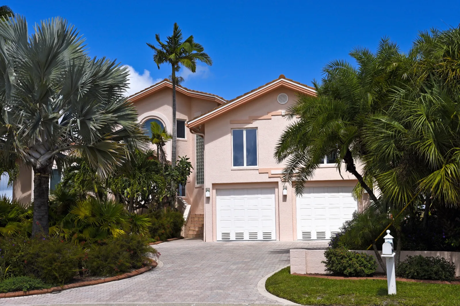 Professional exterior painting project in the First Coast by That 1 Painter