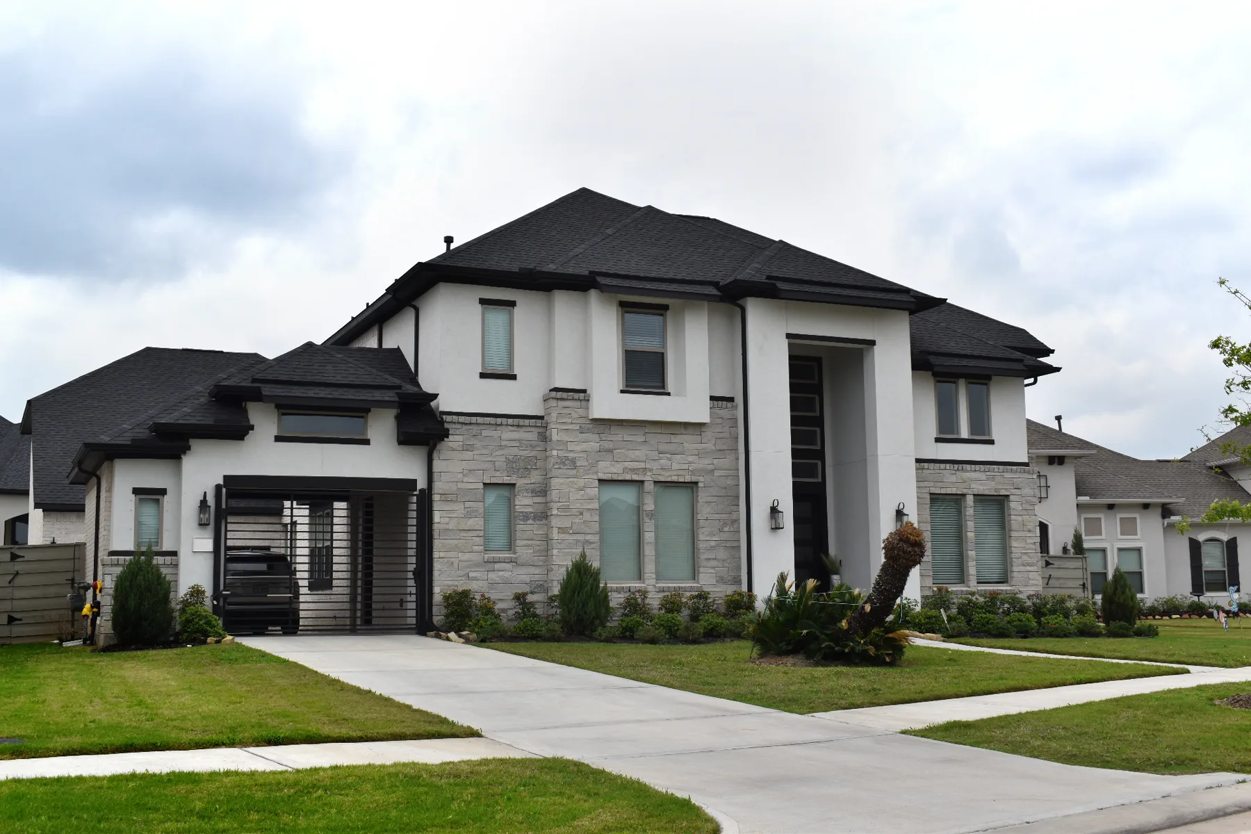 Professional exterior painting project in Houston by That 1 Painter