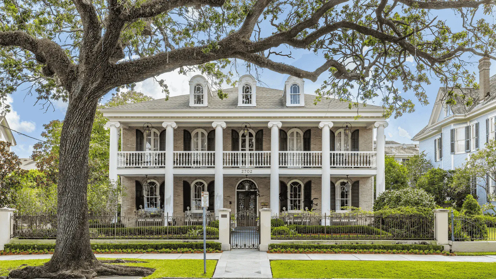 Professional exterior painting project in Charleston by That 1 Painter