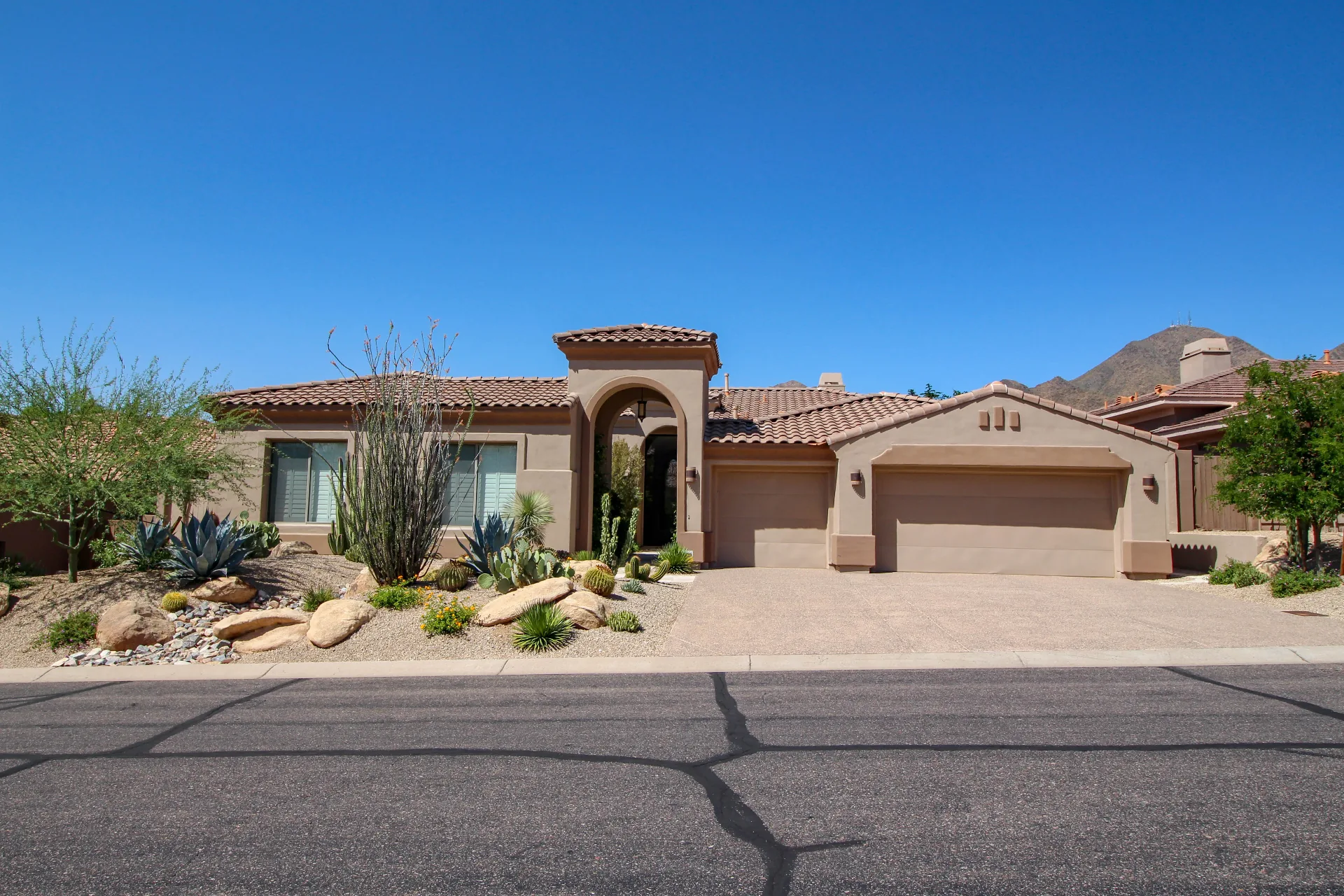 Professional exterior painting project in Phoenix by That 1 Painter