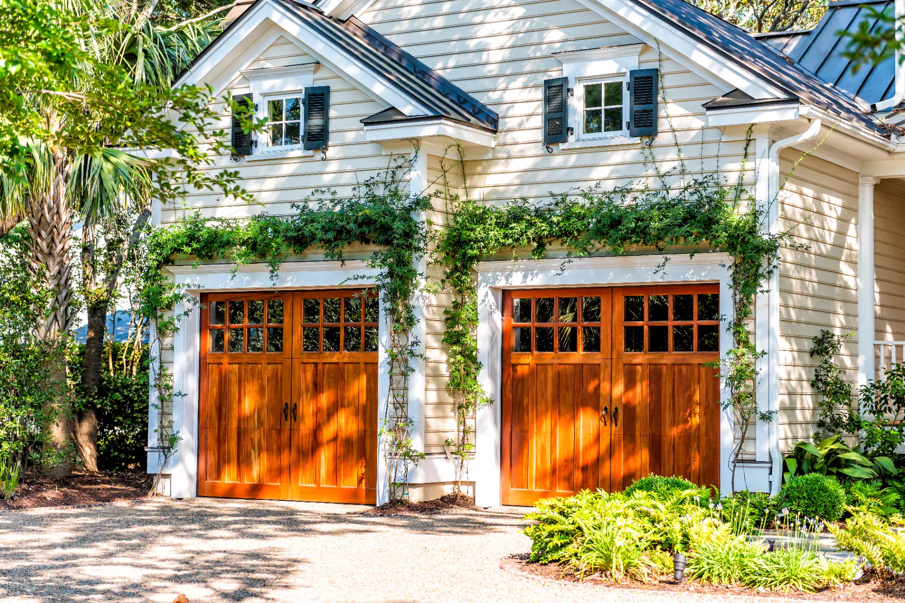 Professional exterior painting project in Charleston by That 1 Painter