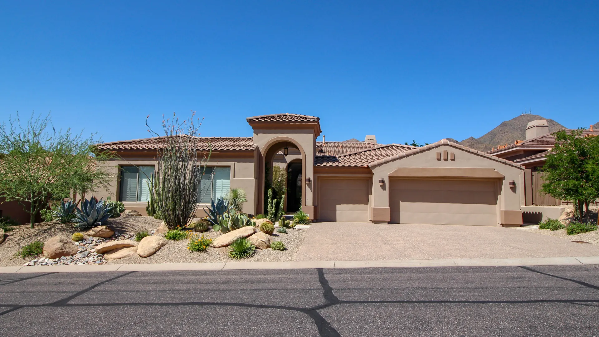 Single-story exterior repaint on a Sun City home by That 1 Painter