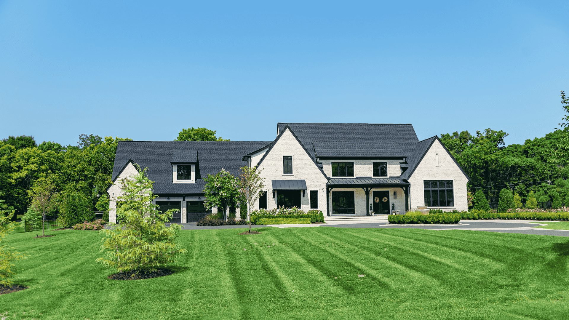 Professional exterior painting project in Fairfax-McLean by That 1 Painter