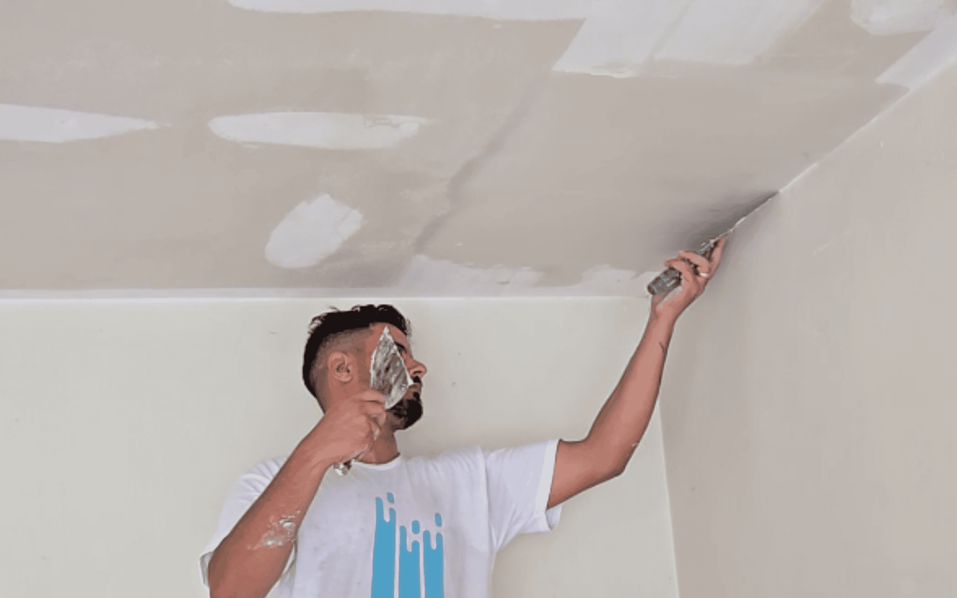 Smooth living room ceiling after popcorn removal and skim coating
