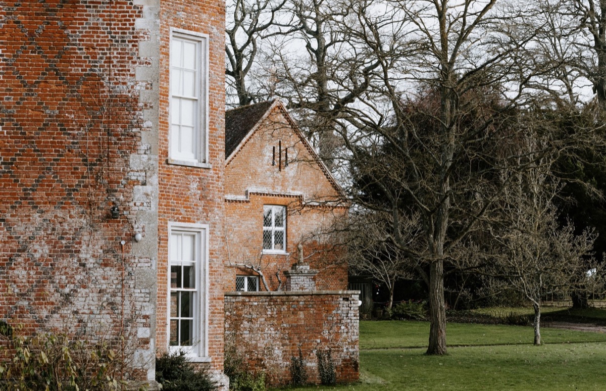 Limewash-Painted Red Brick Homes Guaranteed to Charm You