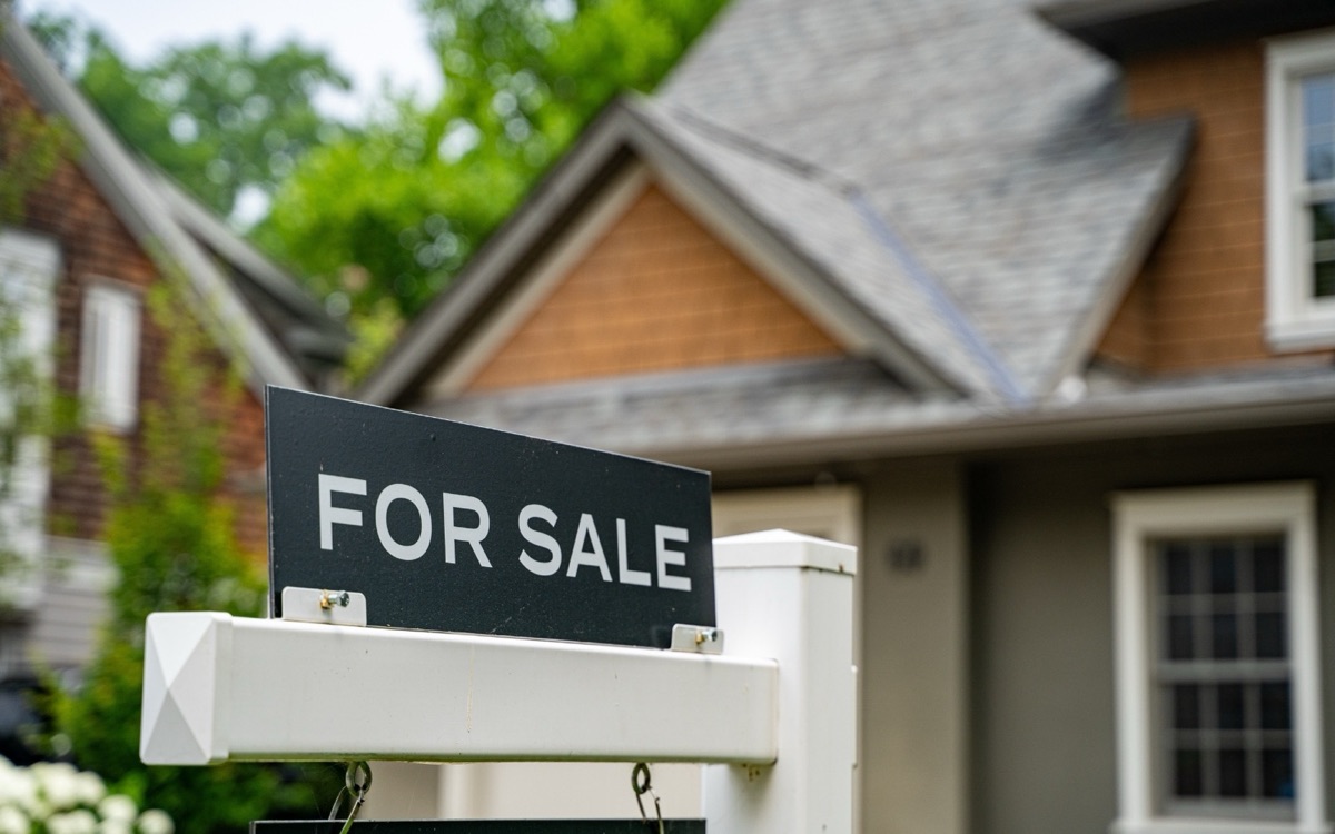 Should I Paint My House Before Selling? Get More Money!